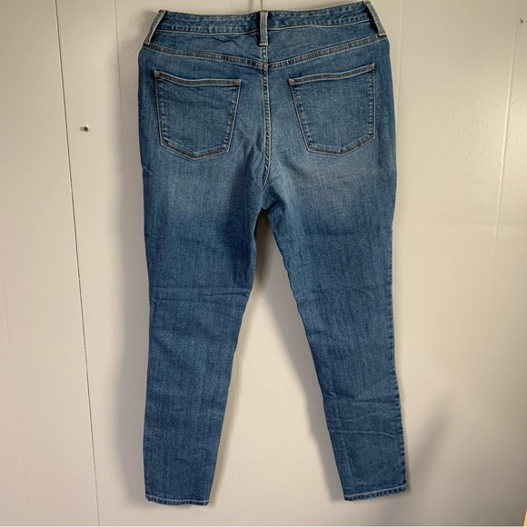 Universal Thread ⭐️ - Picture 3 of 3